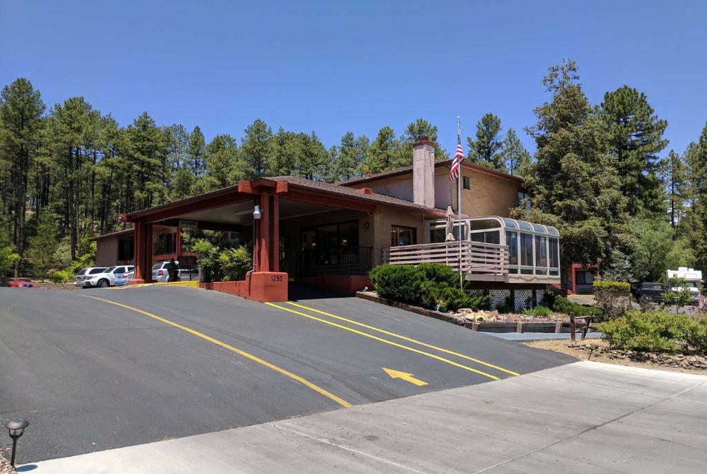 Days Inn Ponderosa Pines Main image 1