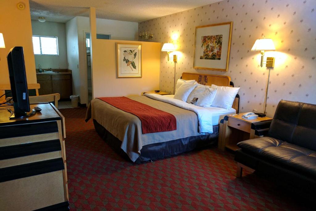 Days Inn Ponderosa Pines Main image 2